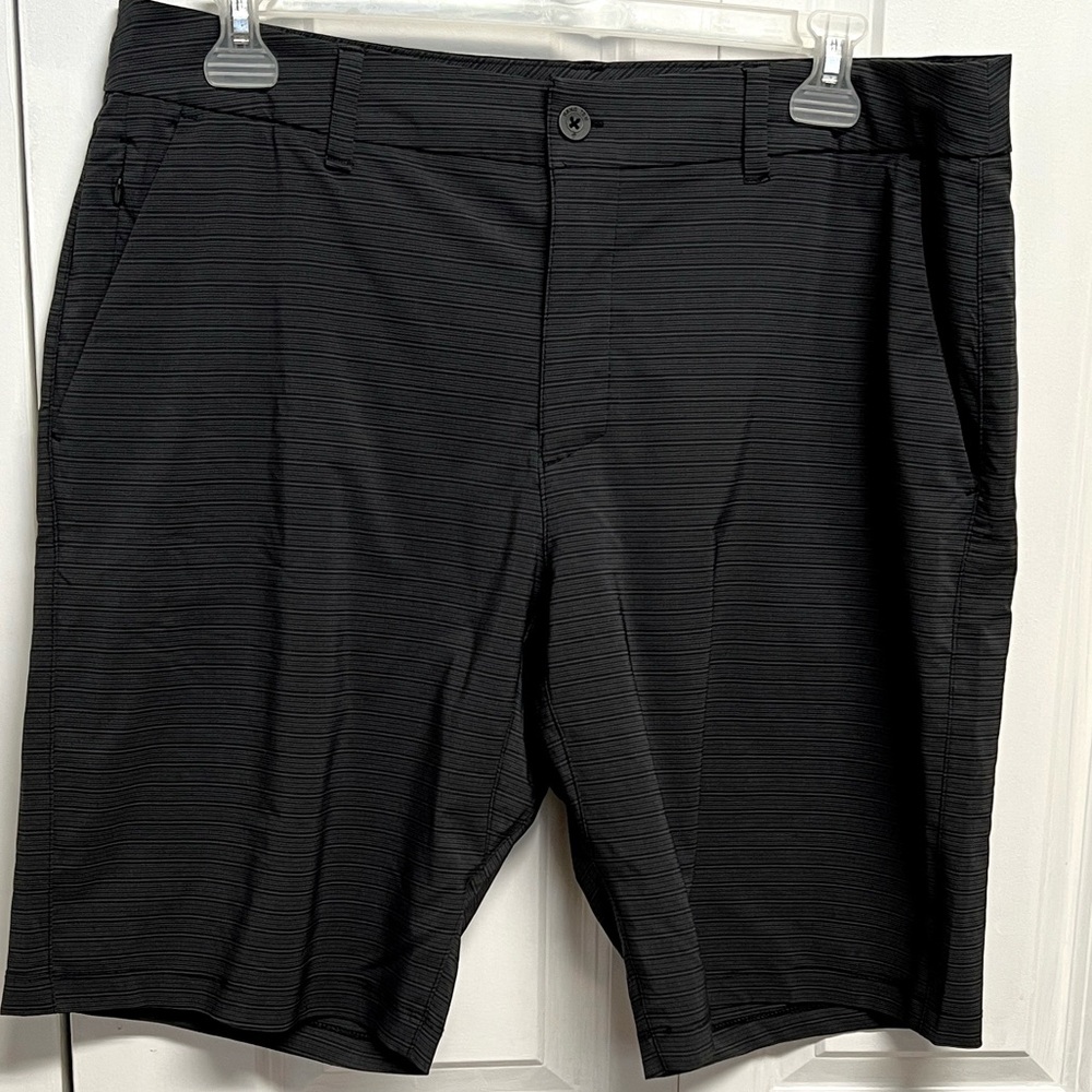 Hang Ten Gray & Black Stripe Performance Golf Shorts Size 38